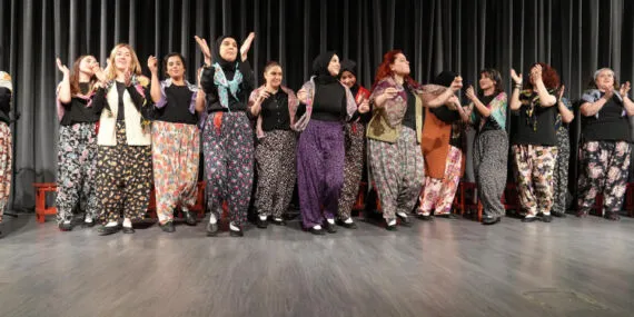 Bursa Gürsulu kadınlar sahne tozunu yuttu haberi