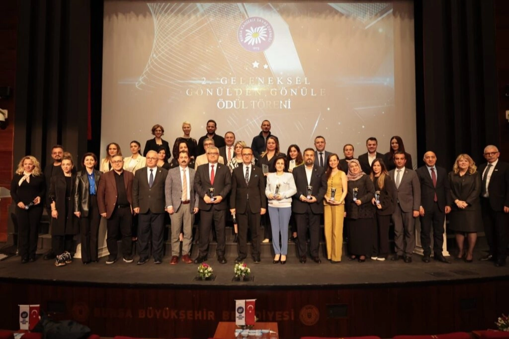 Bursa Kanserle Savaş Derneği'nden anlamlı ödül gecesi haberi