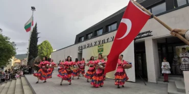 Bursa Nilüfer Halk Dansları Bulgaristan’da alkışları topladı