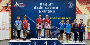 Bursa Osmangazi Belediyespor’un genç badmintoncuları göz doldurdu
