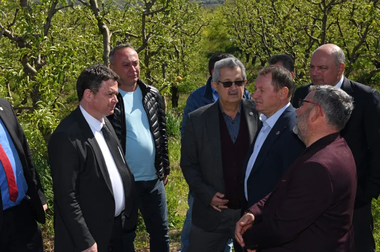 Bursa Osmangazi'de Başkan Aydın çiftçilerin yanında haberi