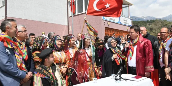 Bursa Osmangazi'de asırlık köy düğünü fethettti! haberi