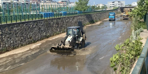 Bursa'da Mandıras Deresi'nde yaz temizliği haberi