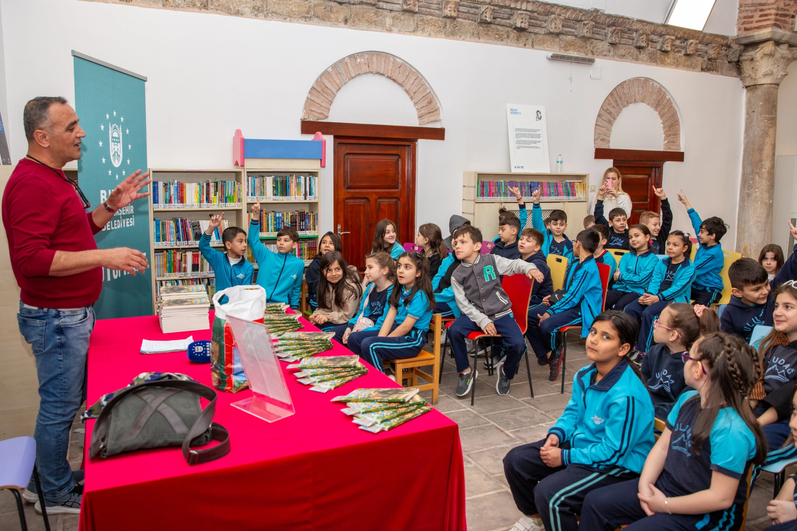 Bursa'da minik okurlara kitap bilinci aşılandı haberi