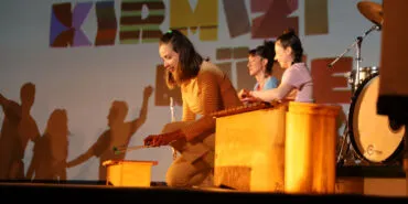 Bursa'da tiyatro perdesi çocuk ve gençler için açıldı haberi