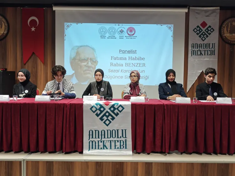Bursa’da “Anadolu Mektebi öğrencilerinin dilinden Sezai Karakoç” paneli düzenlendi haberi