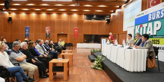 Bursa’da Başkan Erkan Aydın yazarlarla söyleşide buluştu haberi