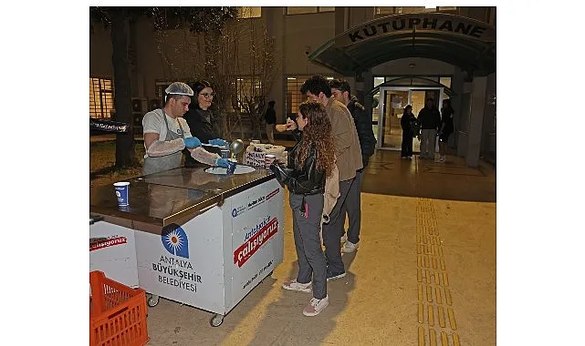 Büyükşehir’den sınav haftasında öğrencilere sıcak çorba ikramı haberi