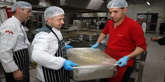 Büyükşehir’in Afet Tırı, İstanbulluların yanında haberi