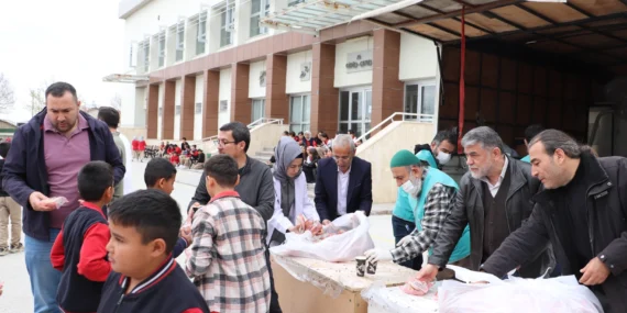 Cansuyu Derneği okullarda öğrencilerle bir araya geliyor haberi