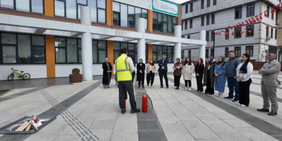 Çayırova'da özel bireylerle öğretmenlerine, deprem tatbikatı haberi