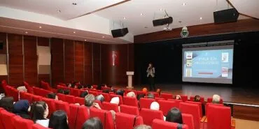 Ceren Güner Moghaddam, 'Öğretimde Hikâyeleştirmenin' Sırlarını İnegöl’de Anlattı haberi