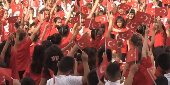 Çevre Şehircilik'ten afet bölgesinde 23 Nisan Şenliği haberi