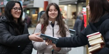 Cumhuriyet Bulvarı'nda kitap sürprizi haberi