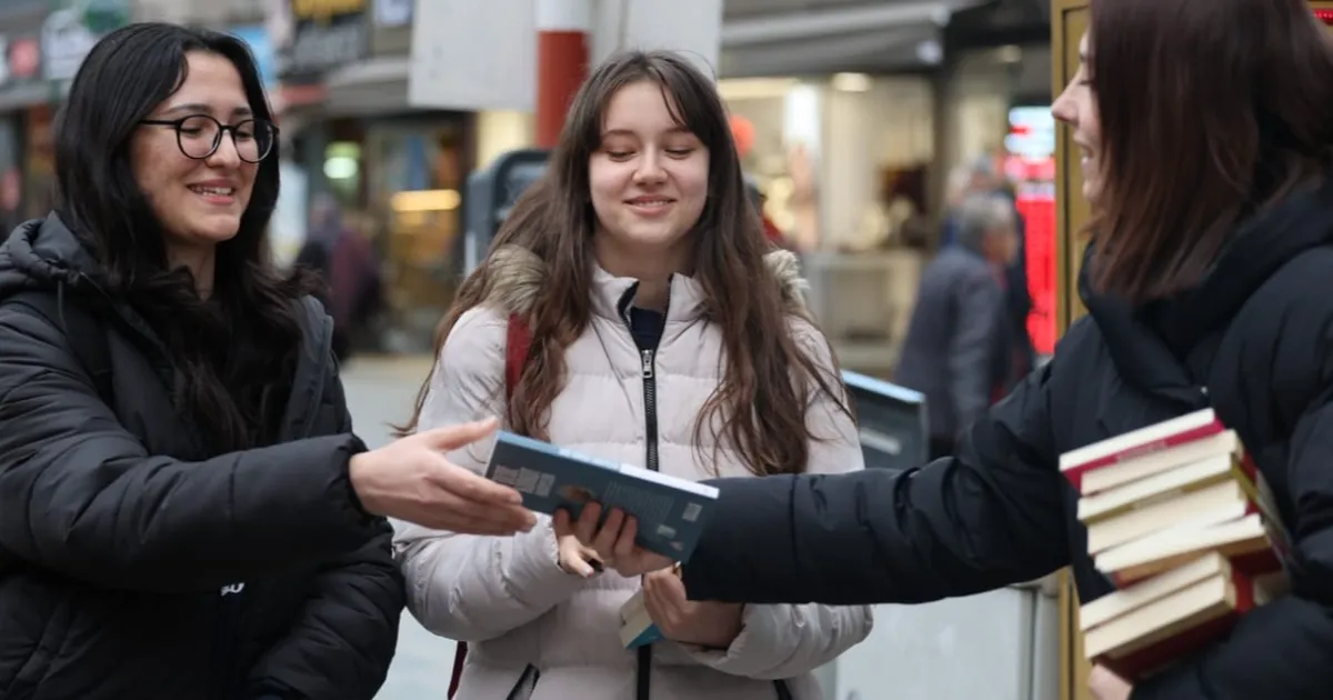 Cumhuriyet Bulvarı'nda kitap sürprizi haberi