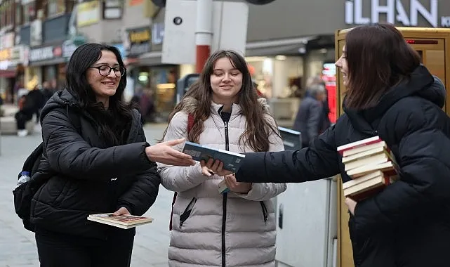 Cumhuriyet Bulvarı’nda kitap sürprizi haberi