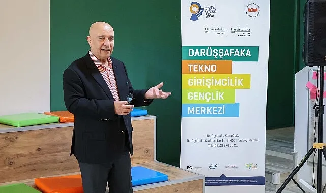 Darüşşafakalı Yazar İsmail Hayri Cem’in yeni kitabı için imza günü düzenlendi haberi