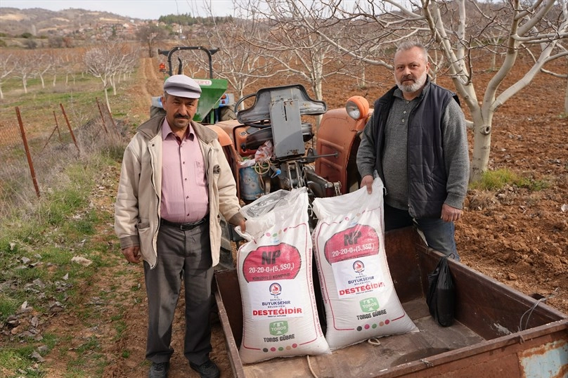 Denizli’de çiftçinin yüzü Büyükşehirle gülüyor haberi