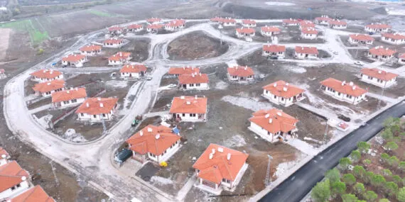 Deprem bölgesinde köy evleri teslim ediliyor haberi