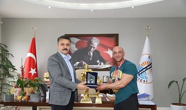 Dikili Belediyesi’nin Gururu Yılmaz Acar Başarıdan Başarıya Koşmaya Devam Ediyor haberi