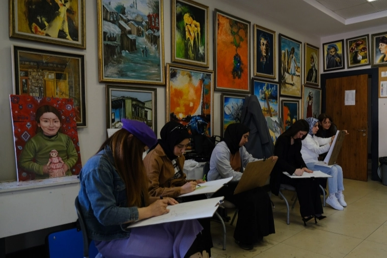 Diyarbakır'da ücretsiz kültür kursları sürüyor haberi