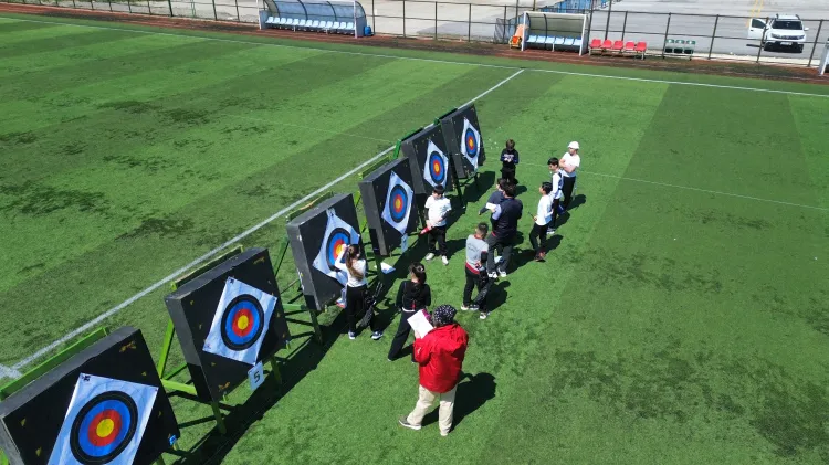 Düzce’de genç okçular hedefi vurdu haberi