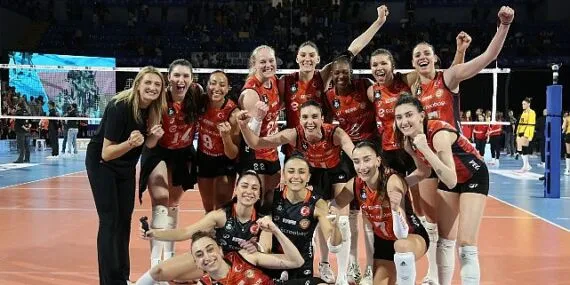 Eczacıbaşı Dynavit, AXA Sigorta Kupa Voley final biletini aldı! haberi