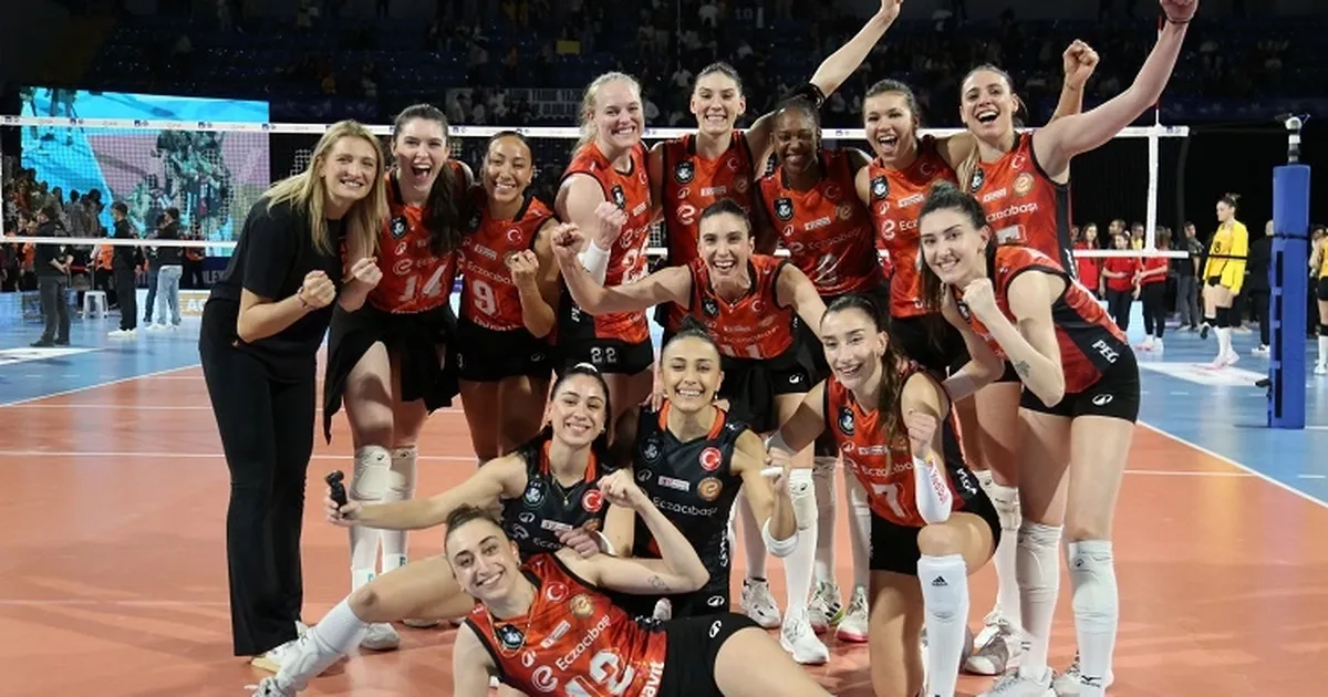 Eczacıbaşı Dynavit, AXA Sigorta Kupa Voley final biletini aldı haberi