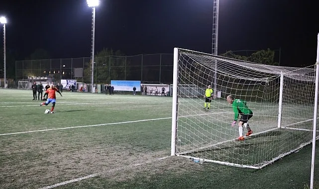 Ege Üniversitesi Masterlar Futbol Takımı şampiyonluğa uzandı haberi