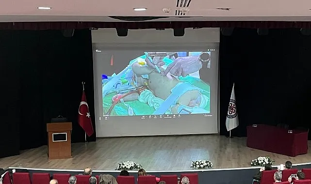Ege Üniversitesi, Pediatrik Toroskopi alanında dünyaca ünlü cerrahları ağırladı haberi