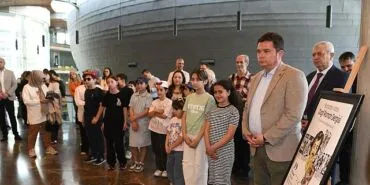 Elinde Fırça, Dilinde Müzik çizgi roman sergisi açıldı haberi