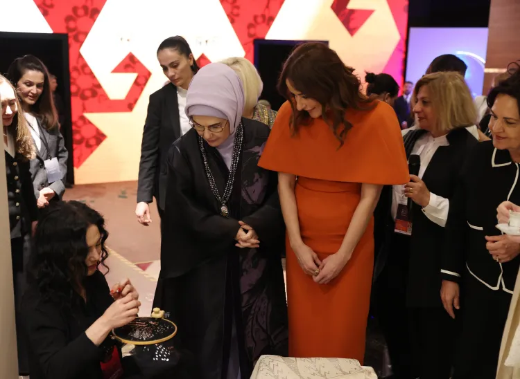 Emine Erdoğan, lider eşleriyle "Anadolu" sergisinde haberi