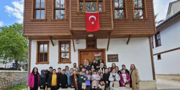 En çok kitap okuyan öğrencileri ödüllendirildi haberi