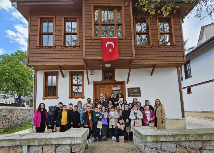 En çok kitap okuyan öğrencileri ödüllendirildi haberi