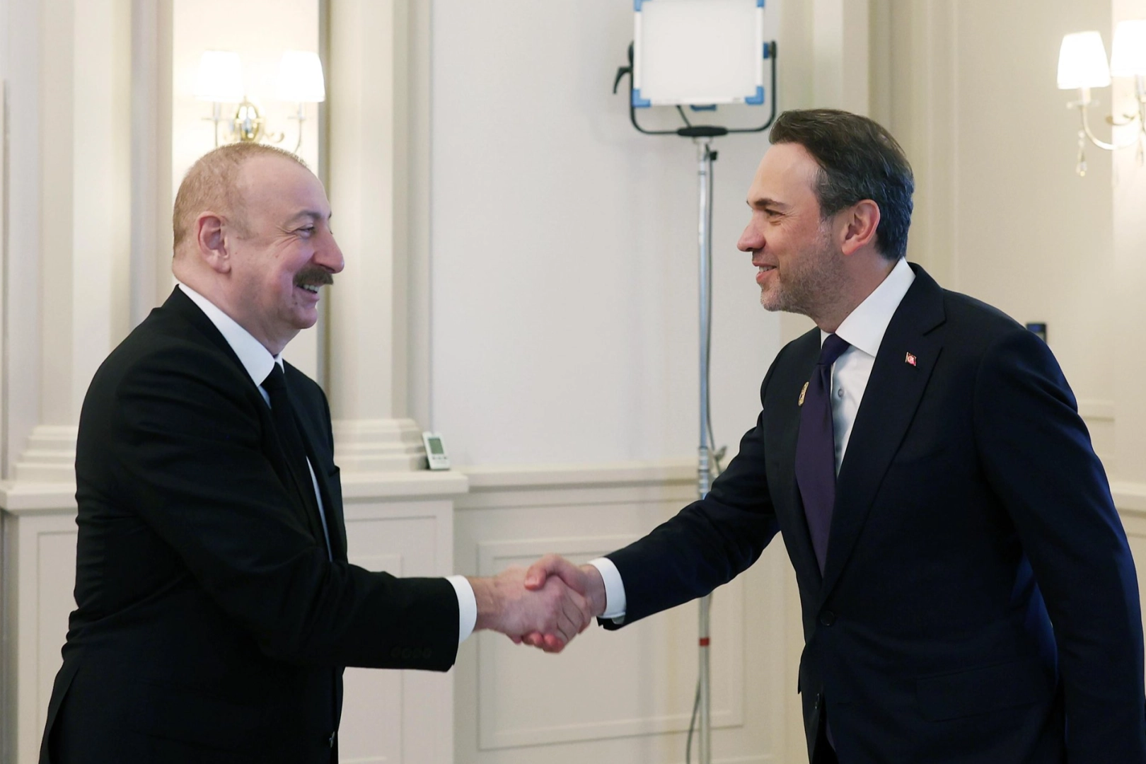 Enerji Bakanı Bayraktar, Azerbaycan Cumhurbaşkanı Aliyev ile görüştü haberi