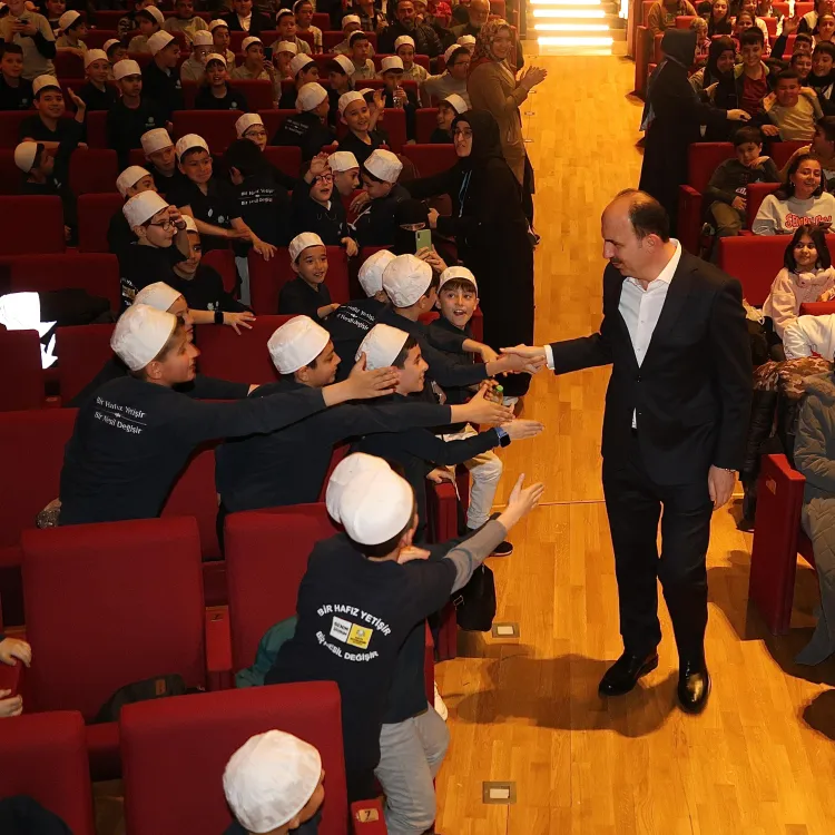 Erzurum Valisi, Konya'da hafız adayı öğrencilerle buluştu haberi
