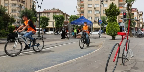 Gaziantep Büyükşehir'de sürdürülebilir ulaşıma pedallı destek haberi