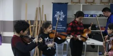 Geleceğin keman virtüözleri Aydın Büyükşehir Belediyesi’nin kurslarında yetişiyor haberi
