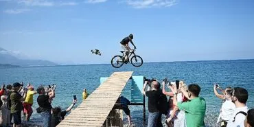 Gökyüzünden denize pedal çevirdiler haberi