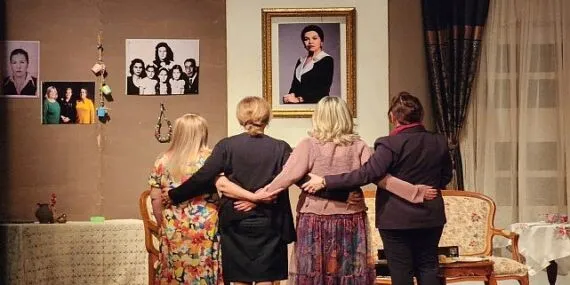 Gölcüklü Kadınların Tiyatro Performansı Hayran Bıraktı haberi