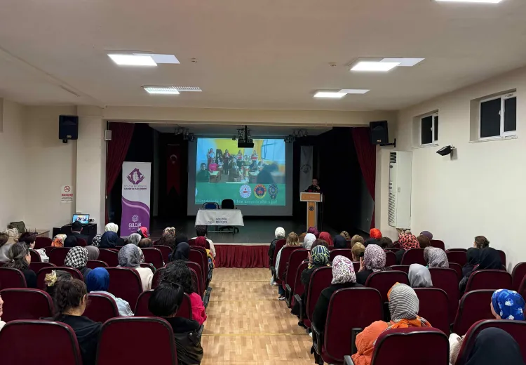 Gölcüklü kadınlara "En İyi Narkotik Polisi: Anne" semineri