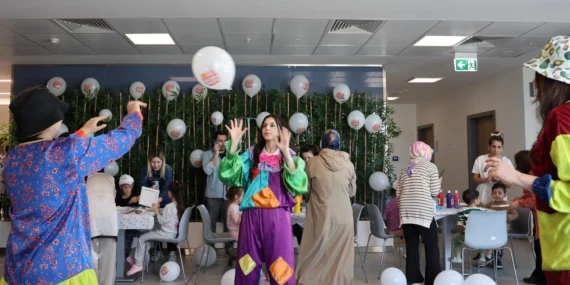 Hastanedeki çocuklara 23 Nisan sürprizi haberi
