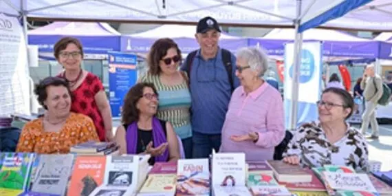 İZKİTAP hafta sonunda binlerce kitapseveri ağırladı haberi
