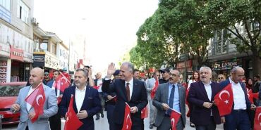 İnegöl’de 23 Nisan coşkusu sokaklara taştı haberi