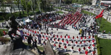İnegöl’de 23 Nisan coşkusu sokaklara taştı haberi