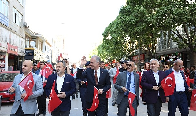 İnegöl’de 23 Nisan coşkusu sokaklara taştı haberi