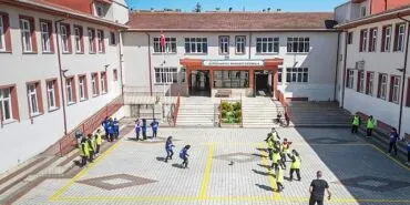 İnegöl’de Okul Bahçelerine Bahar Geldi haberi