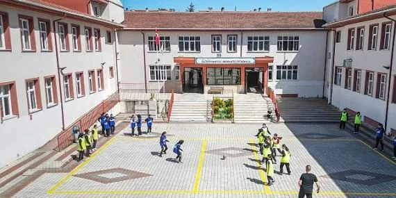 İnegöl’de Okul Bahçelerine Bahar Geldi haberi