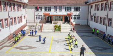 İnegöl’de okul bahçelerine bahar geldi haberi