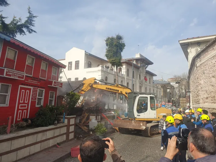 İstanbul Büyükşehir'den Sultanahmet'teki ruhsatsız yapıya yıkım haberi